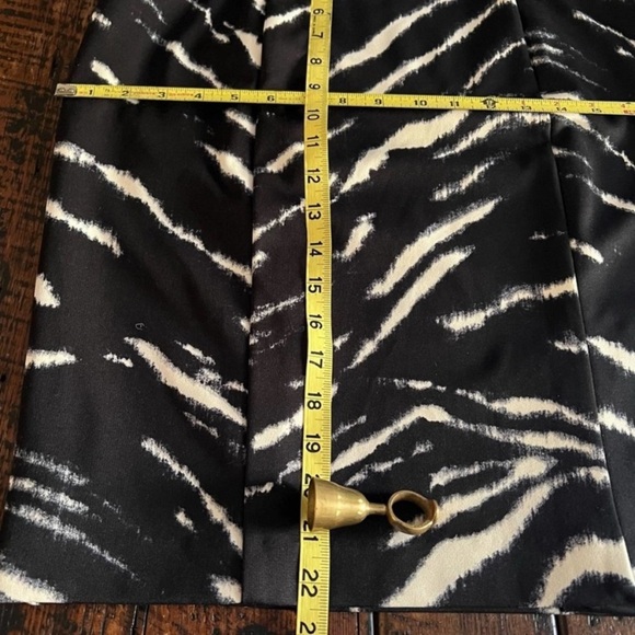 Michael Kors Zebra Print Skirt Size 8 - Picture 8 of 14